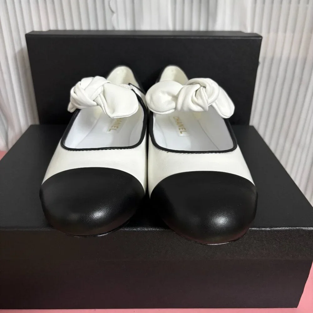 Chanel leather ballet flats with closed toes 39